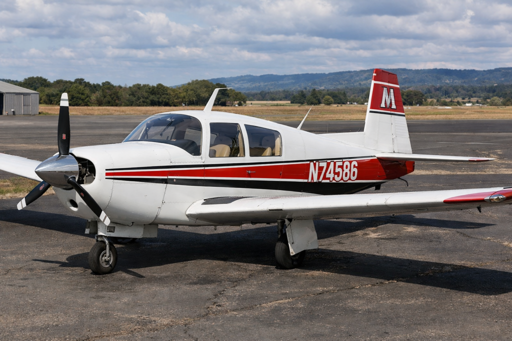 Mooney M20B: The Classic High-Performance Aircraft of General Aviation mooney m20b